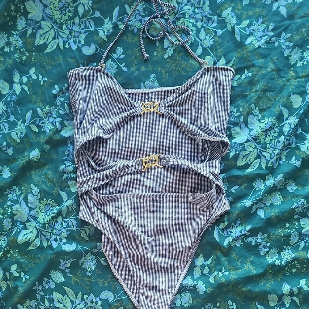 The Cacey One Piece
Tularosa